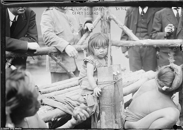 1906 yılında New York'ta düzenenlenen bir fuarda ise küçük bir Filipinli kız çocuğu meraklı gözler önünde sergide yerini almış.