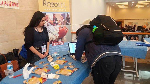 Türkiye’de ise bu projeyi RobotEl Platformu yürütüyor. Platform sosyal sorumluluk projesi olarak çıktığı yolda 2016 yılında STK oldu.