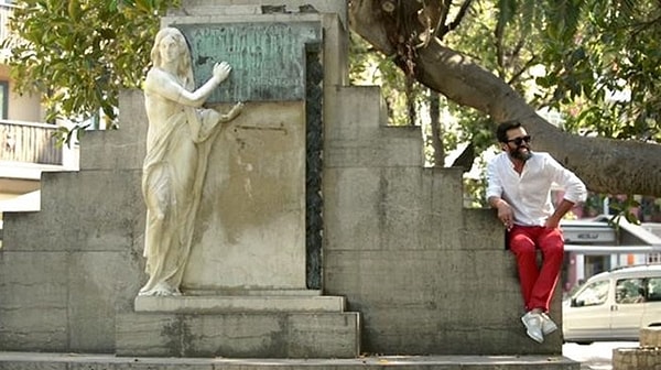 9. Чтобы дополнить свою радость, Хосе решил прогуляться по городу уже в образе хипстера