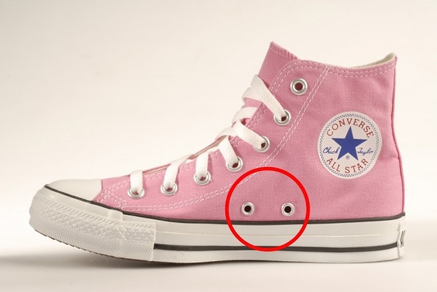 6. ''Converse'' ayakkabıların yanında bulunan iki delik: