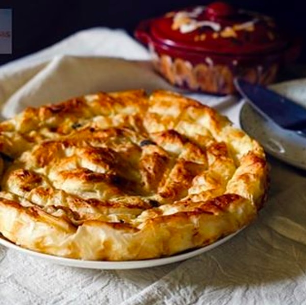 8. Пирог из слоенного теста едят в Болгарии