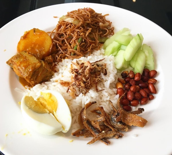 12. В Малайзии едят необычное блюдо - Nasi lemak