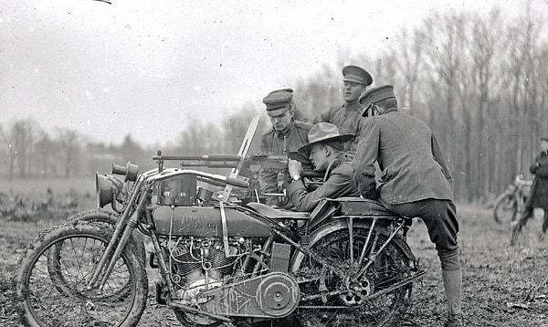 Amerikan hükumeti tarafından Harley Davidson motosikletleri, 1. Dünya Savaşı sırasında askeri güçler tarafından kullanıldı.