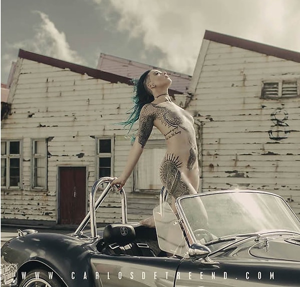 3. 23-летняя модель пристрастилась к татуировкам после первого похода в салон