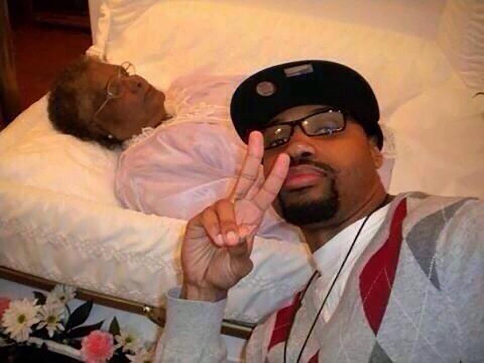 19 Inappropriate Selfies That Will Make You Cringe So Hard It May Hurt