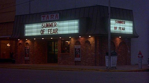 20. Korku sinemasının ustalarından Wes Craven ise, "Summer of Fear" filmine "Deadly Blessing"de selam gönderiyor.
