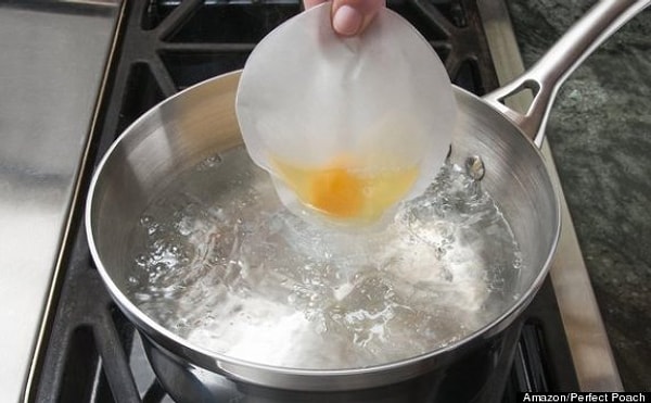 1. Купите или сделайте специальный мешочек, чтобы приготовить яйцо-пашот (или, другими словами, "яйцо в кармане")