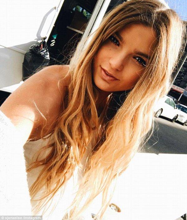 1. Sadece 22 yaşında olan Sjana Earp, 1.2 milyondan fazla Instagram takipçisine sahip. Takipçilerine dünyanın en egzotik ve güzel yerlerinden birinde çarpıcı fotoğraflar sunabilmek için çabalıyor.