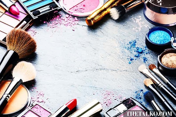 2. Ты совсем не пользуешься косметикой.