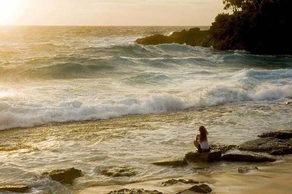 12. Нужно уметь легко отпускать людей. Как только научишься это делать, люди не захотят отпускать тeбя.