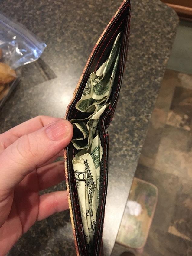 4. And I'm pretty sure that's not how you put money in a wallet...