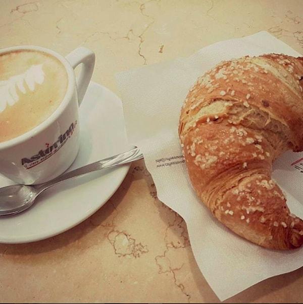 6. İtalya'da kahve ve kruvasan sabahın gözdesi.