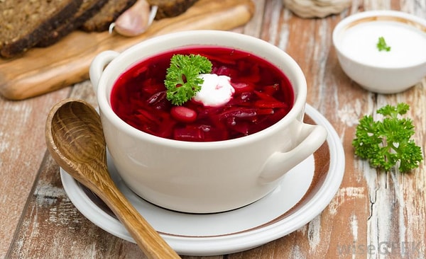 20. Вы добавляете в суп сметану и варите холодец.