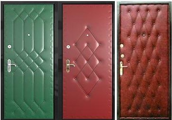 2. Вы живёте за толстой металлической входной дверью, обитой искусственной кожей, с двумя замками (как минимум), считая это нормальным.