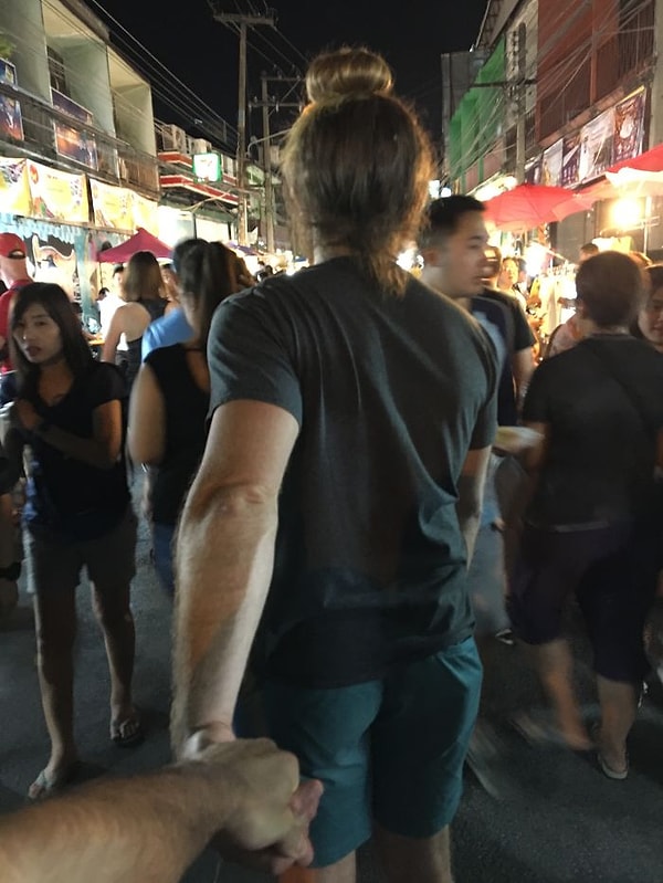 3. "Зачекинились на ночном рынке в Чианг-Мае"