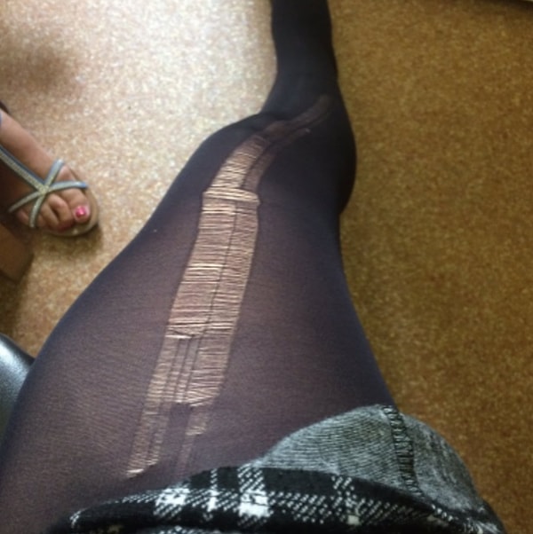 5. Ты думаешь, что у тебя соринка на колготках, хочешь ее снять, и... опять "стрелка"!