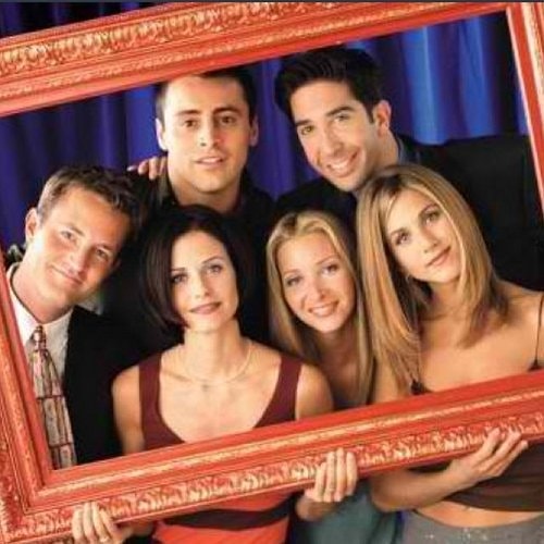 "Friends"teki 6 karakterin ismi de 1970-2011 arasında yayınlanan "All My Children" dizisindeki karakterlerden alınmış.