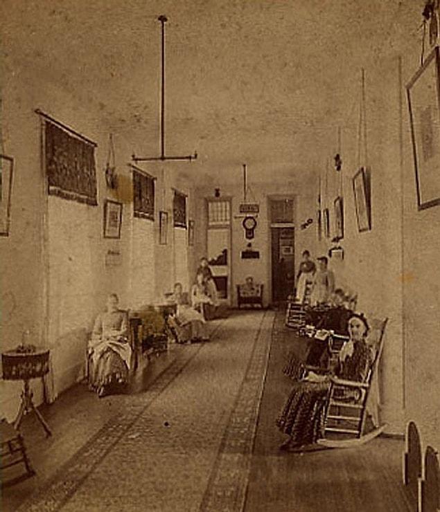6. Kalamazoo, Michigan, USA. Insane asylum, 1870's.