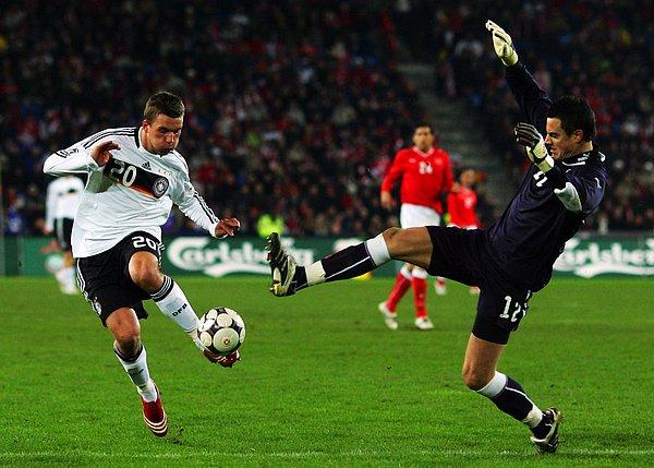 6 Haziran 2004'te Macaristan ile oynanan hazırlık maçında 74. dakikasında oyuna girerek ilk kez Almanya forması giydi.