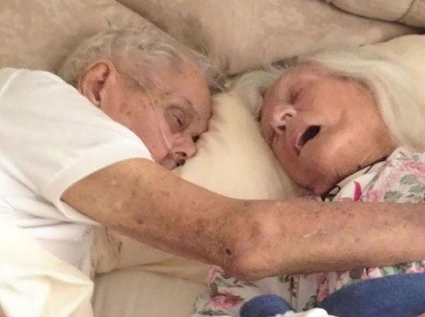 10. 75 yıllık evliliğin ardından bu aşk dolu çift, birkaç saat arayla birbirlerinin koynunda hayata gözlerini yumdu.
