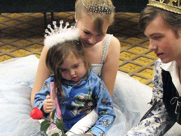 21. 3 yaşındaki miniğin son isteği prens ve prenses ile tanışmaktı.