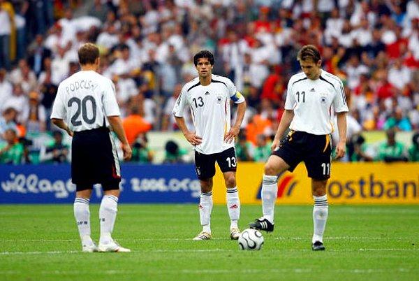 Ev sahibi Almanya'nın üçüncü sırada tamamladığı 2006 Dünya Kupası'nın yıldızları arasına giren Lukas Podolski, bu turnuvada 3 kez fileleri sarstı.