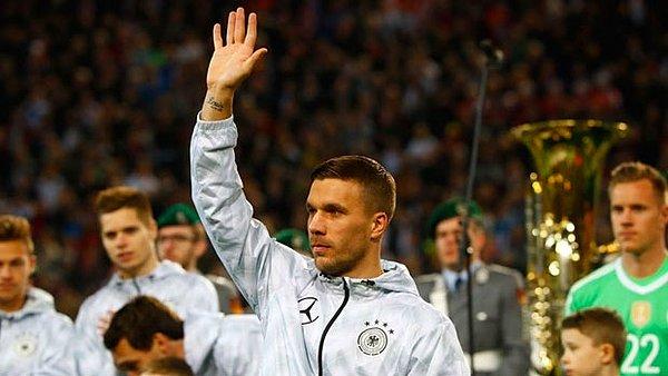 130 maçlık Alman milli takımı kariyerinde 48 gol kaydeden yıldız oyuncu 1 de Dünya Kupası kazandı.
