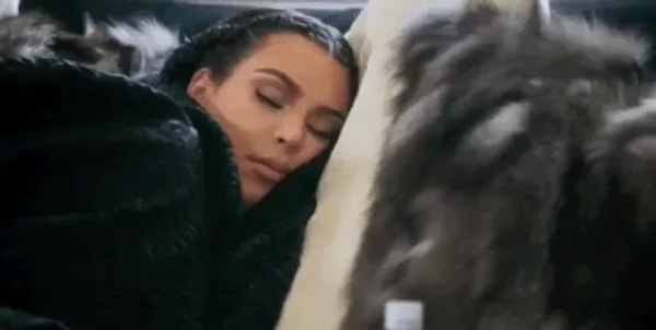 12. Вы так любите игнорить сообщения друзей с вопросом: "Что делаешь?"