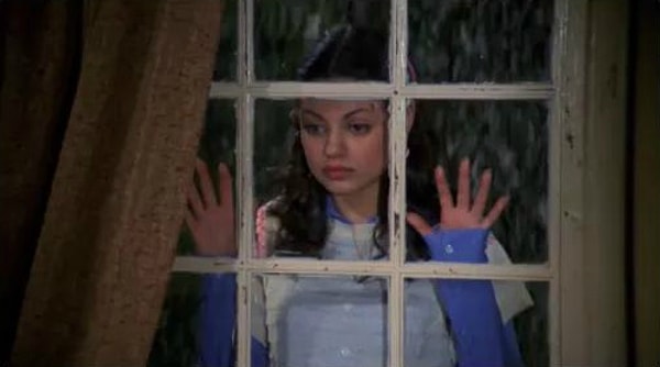 11. Вот так вы смотрите на людей, которые заводят дружбу, в то время как сами даже боитесь заговорить с незнакомым человеком.