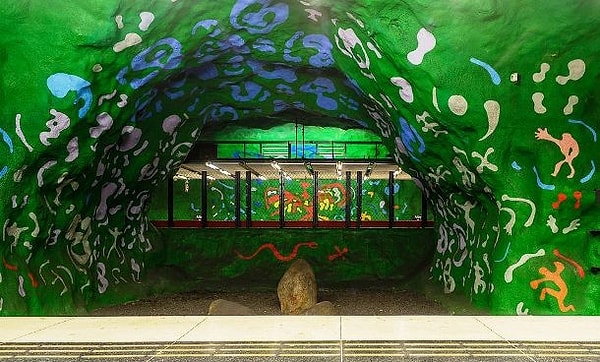 9. А вот какие-то странные футуристические рисунки: