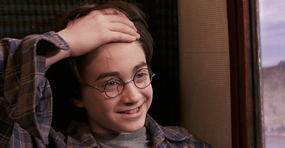 Человек со шрамом: 11 необычных историй звезд