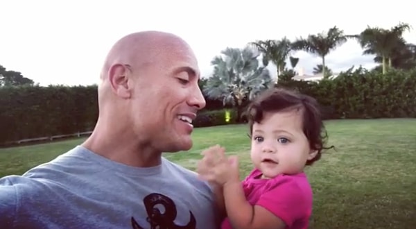 5. Скала поет своей малышке