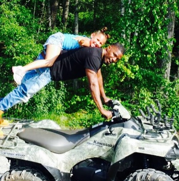 21. Джейми Фокс дурачится с дочкой