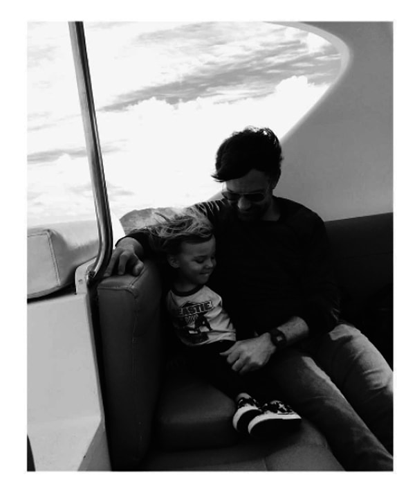 39. Джейсон Судейкис и его сынок Отис