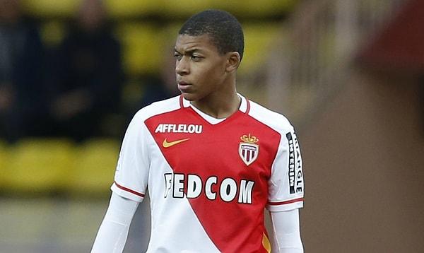 Genç futbolcunun yıldızı parlayınca Monaco işi sıkı tutmaya karar verdi ve Mbappe'nin serbest kalma bedelini 150 milyon avro olarak belirledi. İnanılmaz bir para.