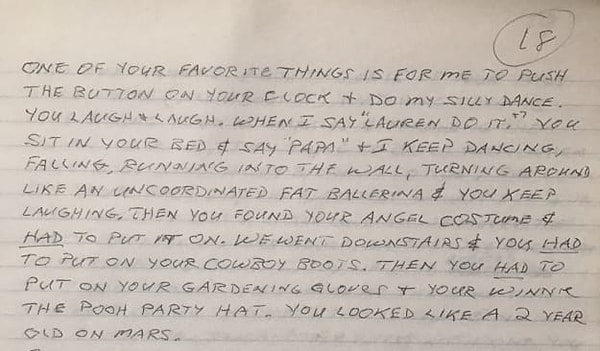 5. В одной из историй дедушка рассказывает, как рассмешил внучку, танцуя «как неуклюжая толстая балерина» и играя в переодевания.