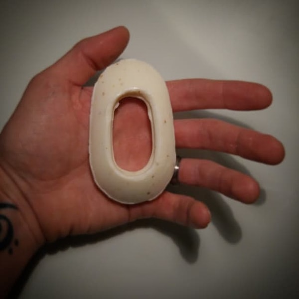 3. Мыло без середины. Когда оно уменьшается, его очень удобно держать, чтобы не выскользнуло.