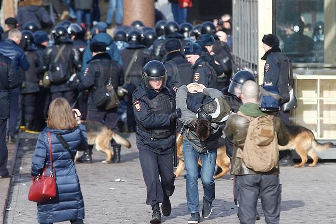Rusya'da Yolsuzluk Karşıtı Gösteriler: Yüzlerce Gözaltı Var, Muhalif Lidere Hapis Cezası