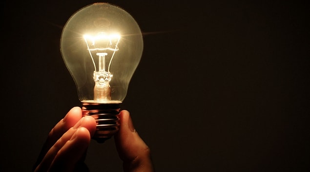 Vücudumuzun ürettiği elektrik, 100 watt'lık bir ampulü 24 saat boyunca çalıştırabilecek güçtedir. Bu da yıl bazında hesaplandığında 557.478 TL'lik elektrik harcamasına denk gelmektedir.