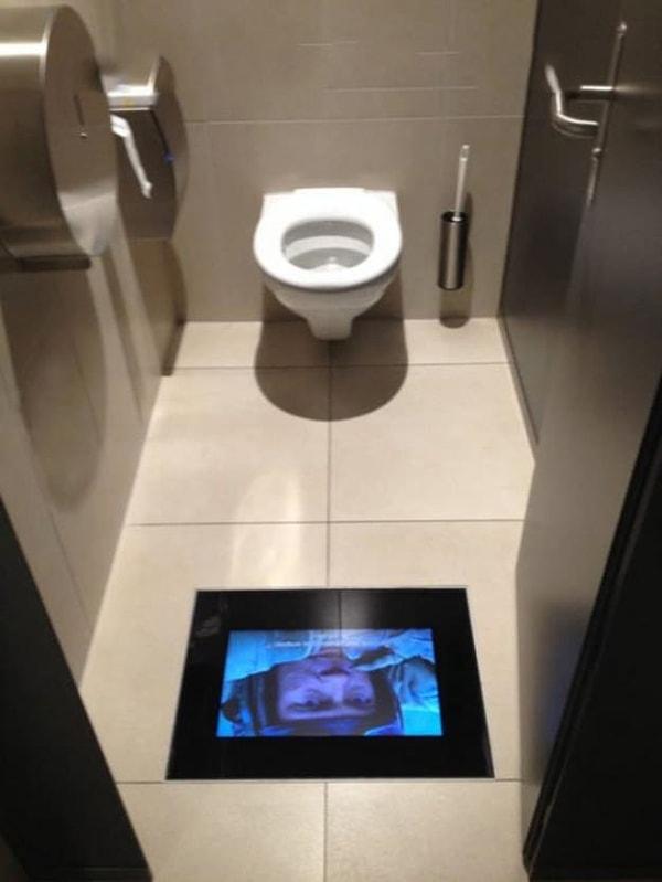 19. Film devam ederken tuvaletiniz geldiğinde bir dakikasını bile kaçırmamanız için üretilmiş bu ekran.