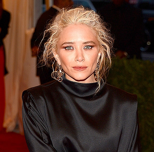 12. Но несмотря на это, только одна из них - Мэри-Кейт - была номинирована в 2002 году на премию "Эмми".