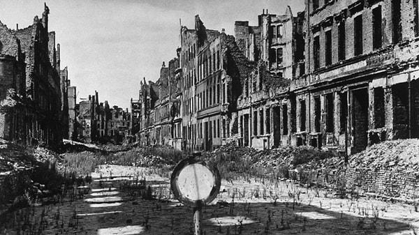 Berlin’deyken Hitler’in sığınaklarını ve hatta Münih yakınlarındaki Kartal Yuvası ismi verilen özel tepeyi dahi ziyaret etmişti.