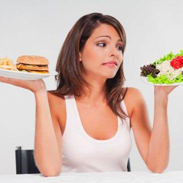 10. Beslenme alışkanlıklarınızı değiştirmeye çalışırken kendiniz baskı altında hissetmeyin. Yemek istedikleriniz modunuza ve çevrenize göre de değişebilir bunu unutmayın.