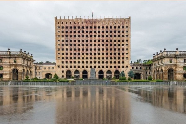 14. Здание парламента Абхазии