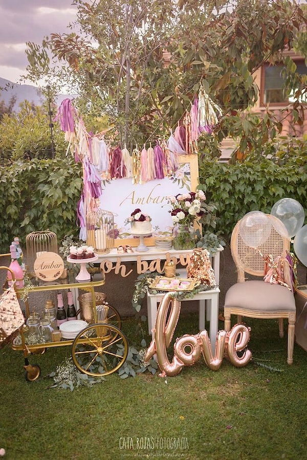 4. Алиса в Стране чудес