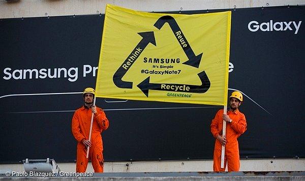 Bundan bir ay önce Samsung Mobil Dünyası Kongresi'ni protesto eden Greenpeace aktivistleri, şirketin cihazları çevre dostu bir şekilde geri dönüştürmesini talep etmişti.