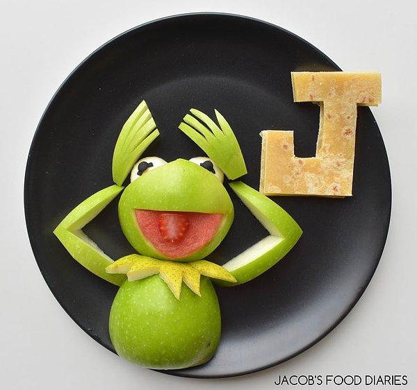 Elma, sarımsak, peynir ve karpuzdan Kurbağa Kermit