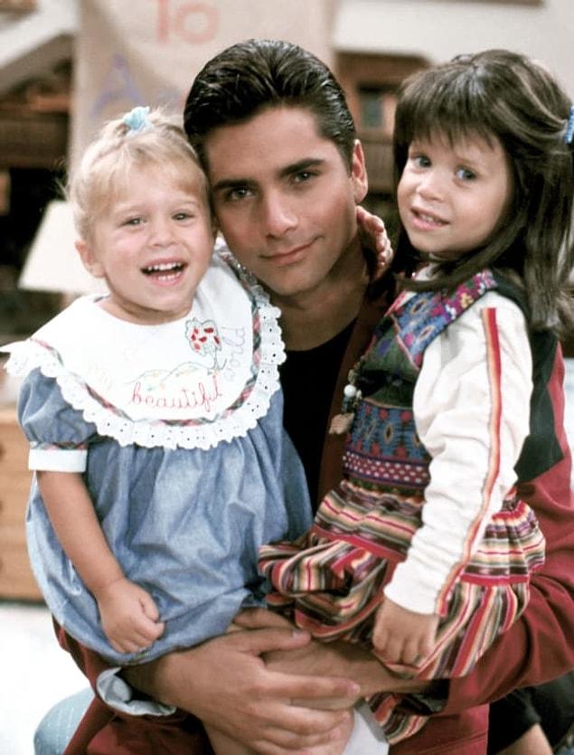 8. While filming Full House, the twins were losing their baby teeth, so they had to wear dentures so that Michelle Tanner would have a full smile.