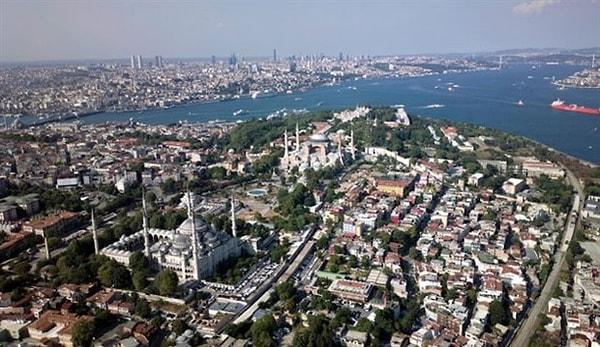 Bugün, İstanbul Valiliği ve Büyükşehir Belediyesi’nin yönetim merkezleri Tarihi Yarımada sınırları içinde yer almaktadır.