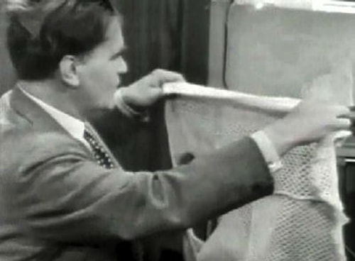Televizyonunuzu kadın çorabı geçirerek renkli hale getirebilirsiniz.